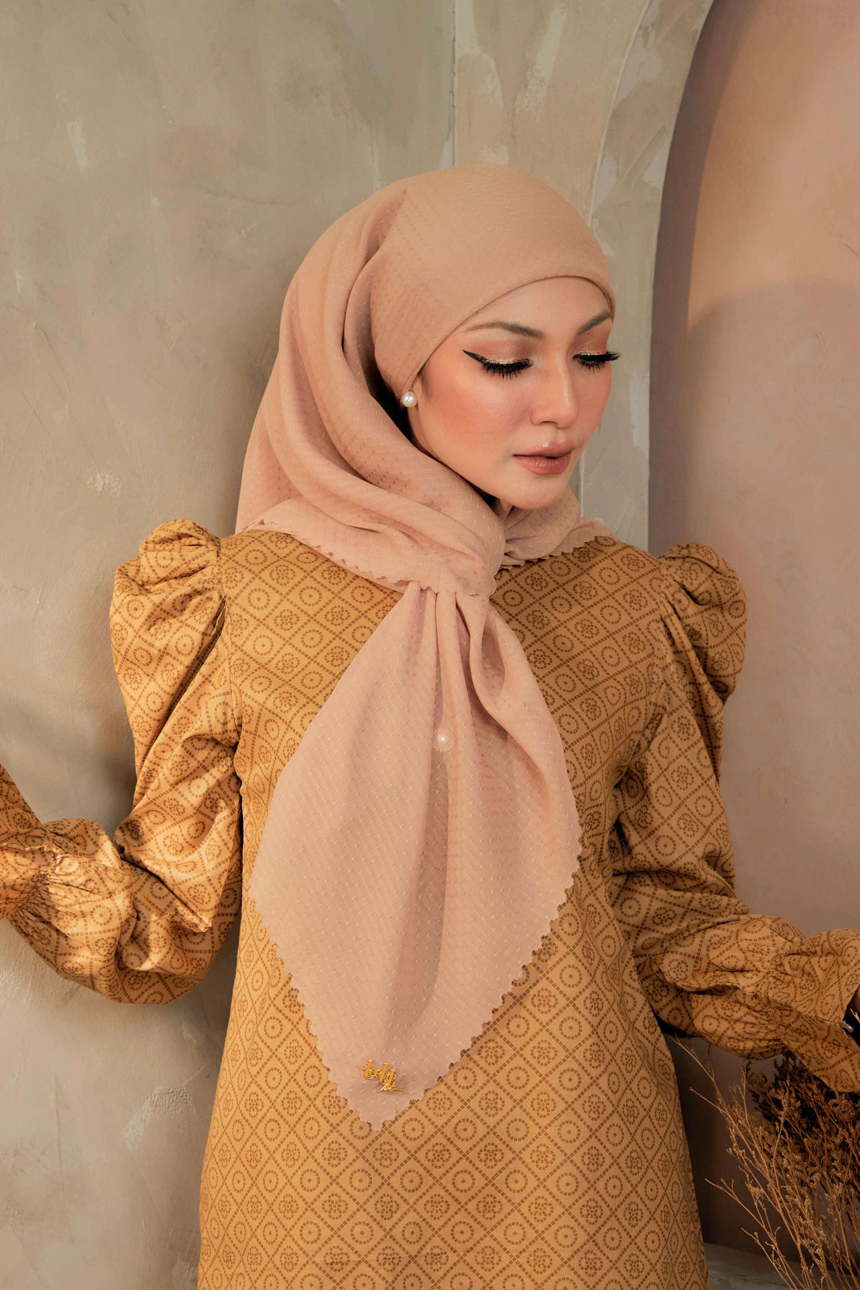 BASIC LIGHTBROWN