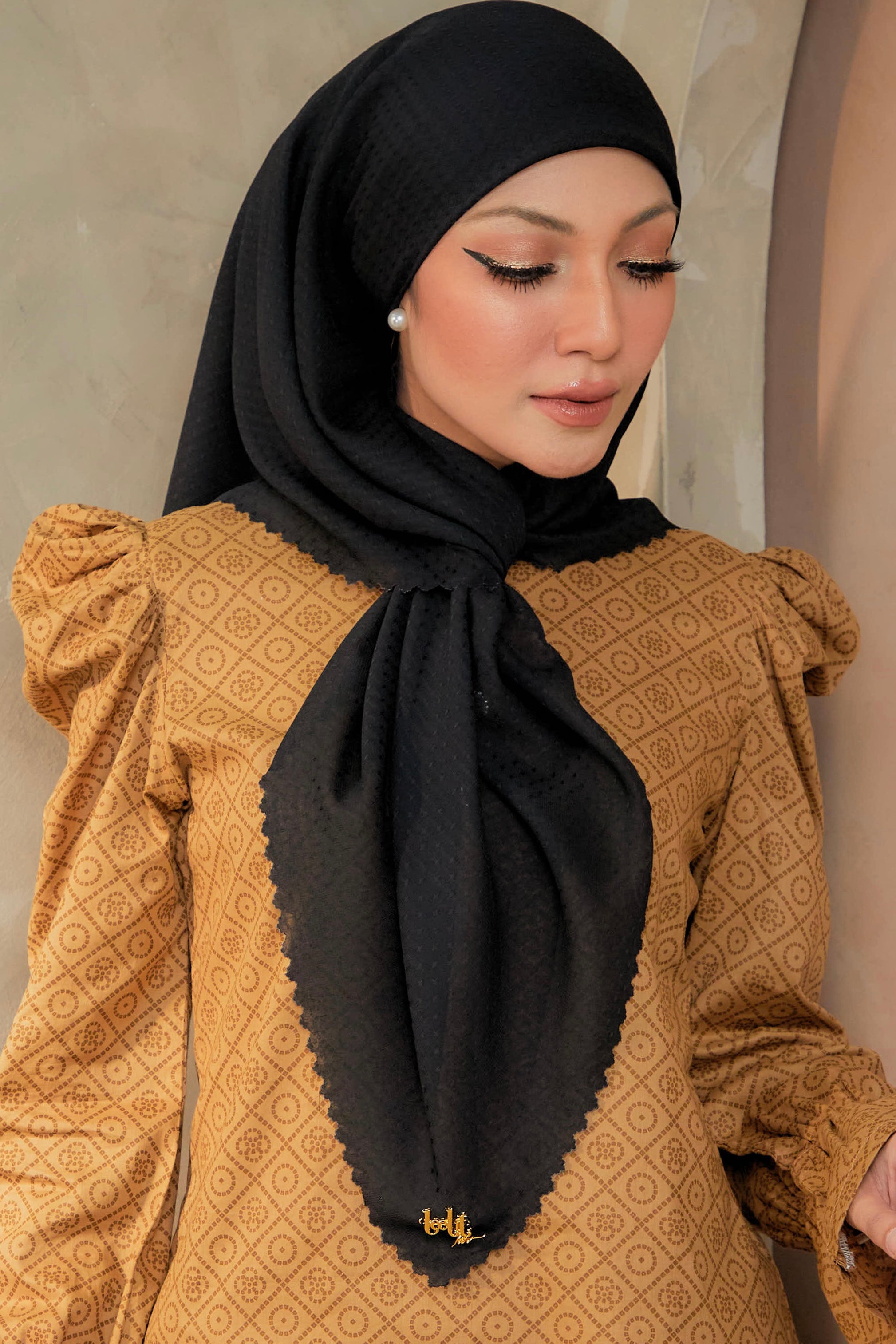 BASIC BLACK